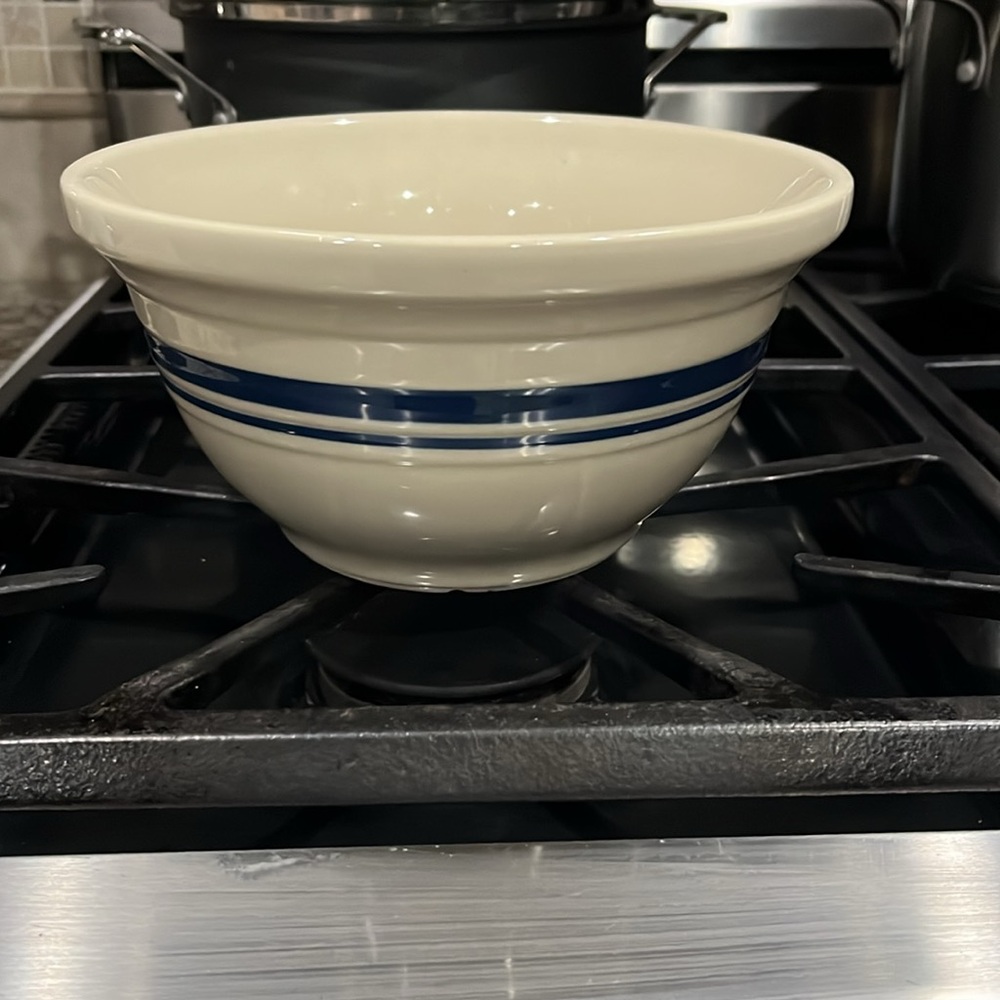 Roseville pottery mixing bowl 8 inch - Picture 5 of 5